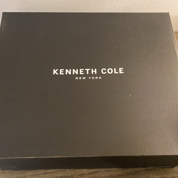 NIB [Kenneth Cole New York] Radell Lace-Up Lug Hiking Boots Olive Womens 5.5 - Picture 9 of 10